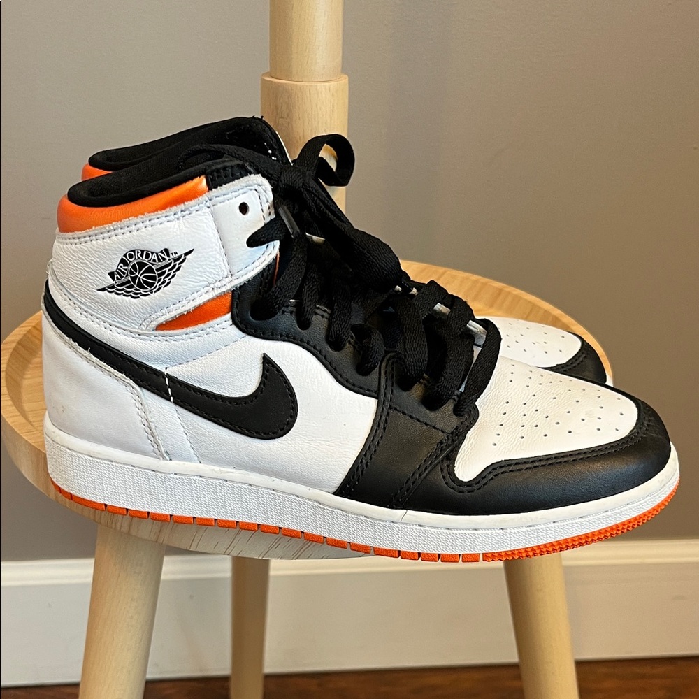 Nike Air Jordan 1 Mid White Black Orange